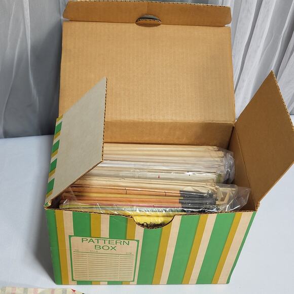Lot of 34 VTG 1970 Sewing Patterns Mc Call's Simplicity Butterwick Vogue + Box - Picture 10 of 12